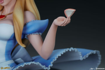 Fairytale Fantasies Collection: Alice in Wonderland 34 cm Statue - Sideshow  Collectibles